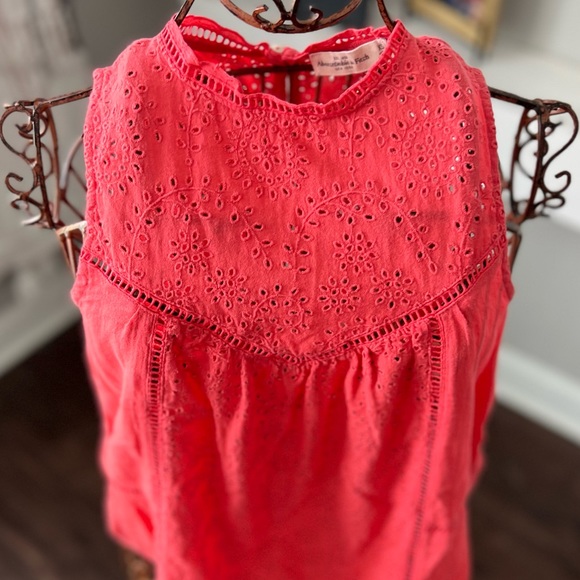 Abercrombie and Fitch Peach/Red Open Back Sleeveless Summer Crochet Top Size XS - Picture 4 of 12